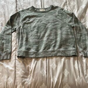 Universal thread camo pullover sweatshirt,  size large
